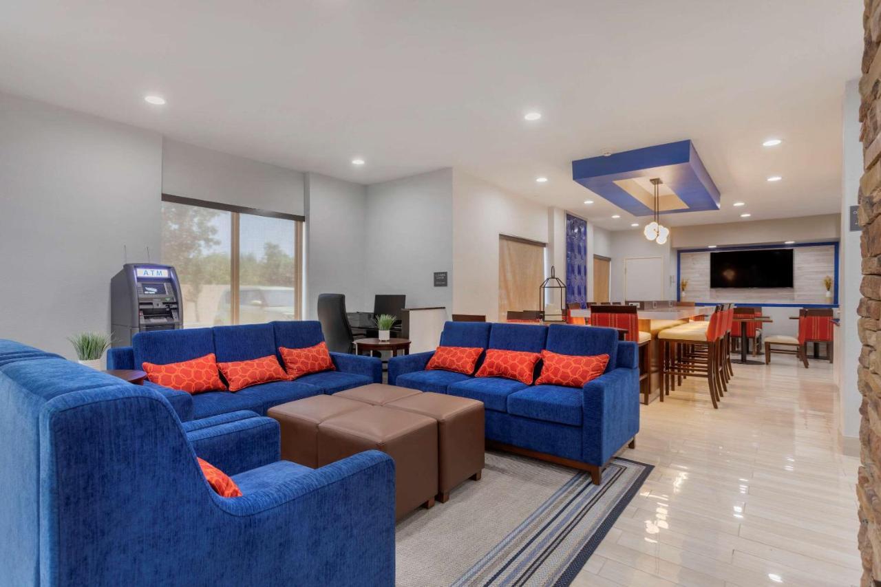 ממפיס Comfort Inn & Suites מראה חיצוני תמונה