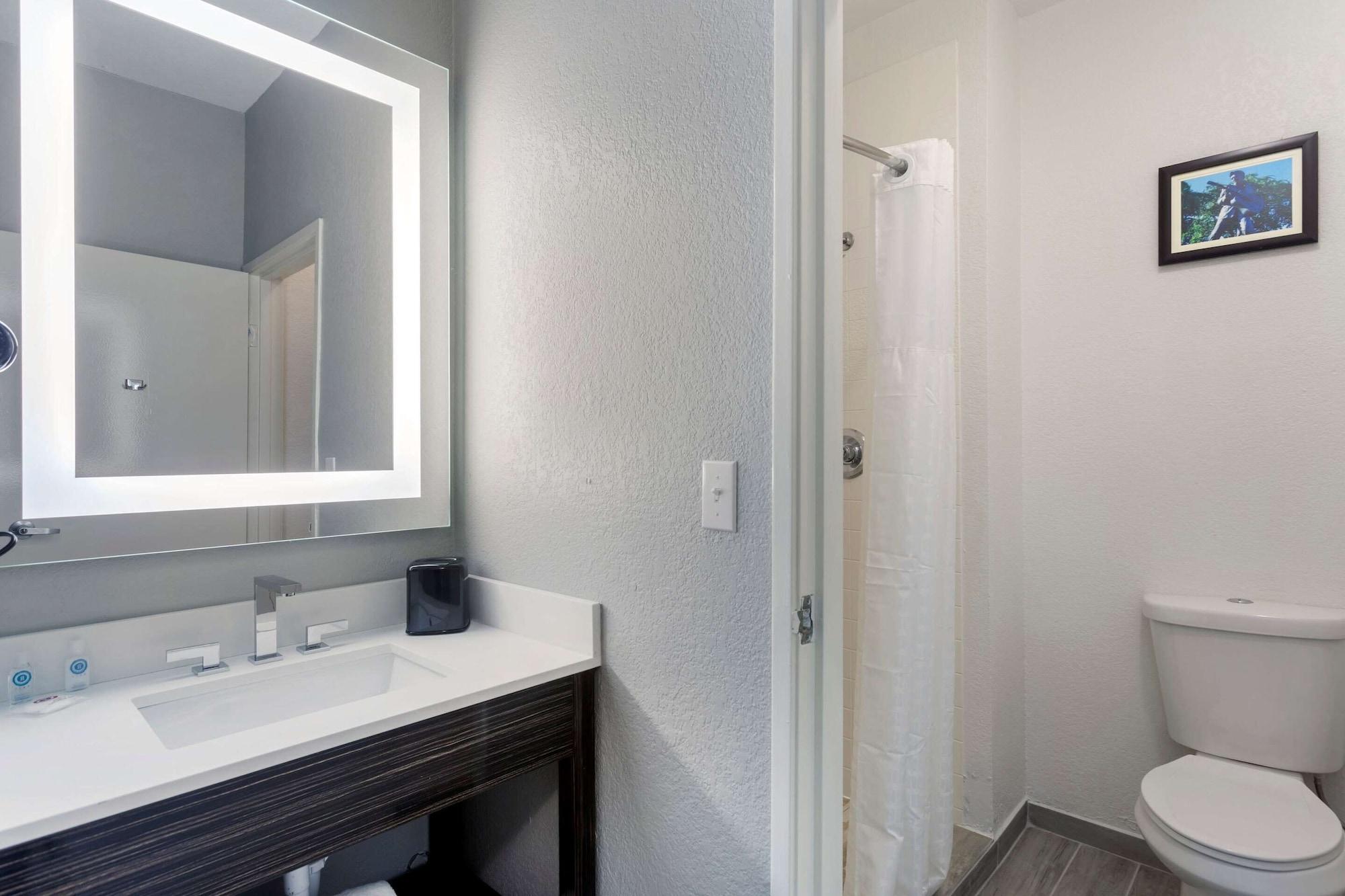 ממפיס Comfort Inn & Suites מראה חיצוני תמונה